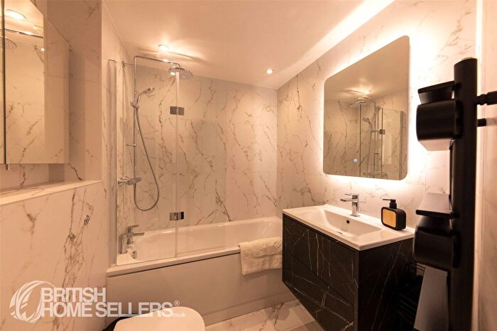 1 Bedroom Flat For Sale In Fitzroy Crescent, London, W4