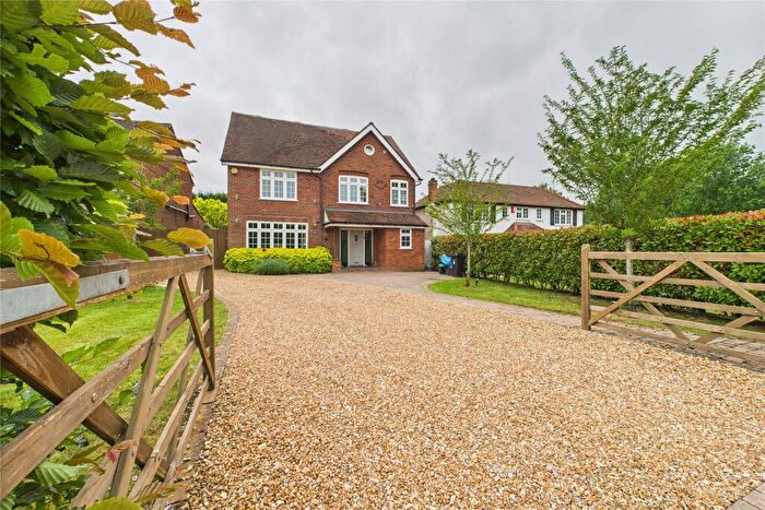 5 Bedroom Detached House For Sale In School Road, Barkham, Berkshire, RG41