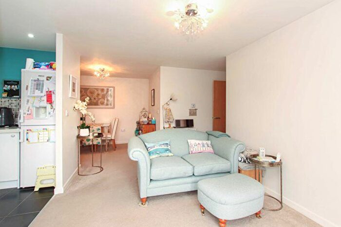 2 Bedroom Flat For Sale In Gadebury Heights, Hemel Hempstead, HP1