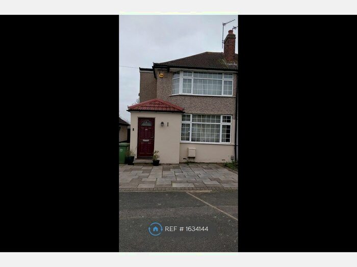 3 Bedroom Semi-Detached House To Rent In Birch Grove, Welling, DA16