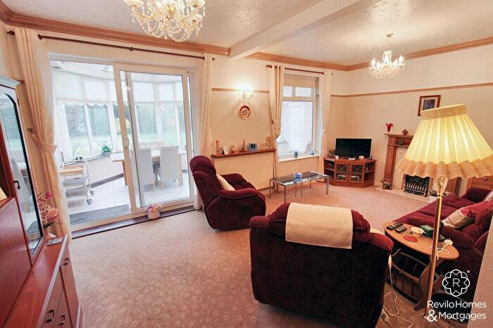 3 Bedroom Detached Bungalow For Sale In Crow Hill South, Middleton, M24