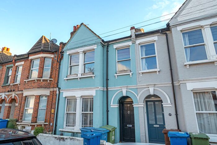 2 Bedroom Flat For Sale In Whorlton Road, London, SE15