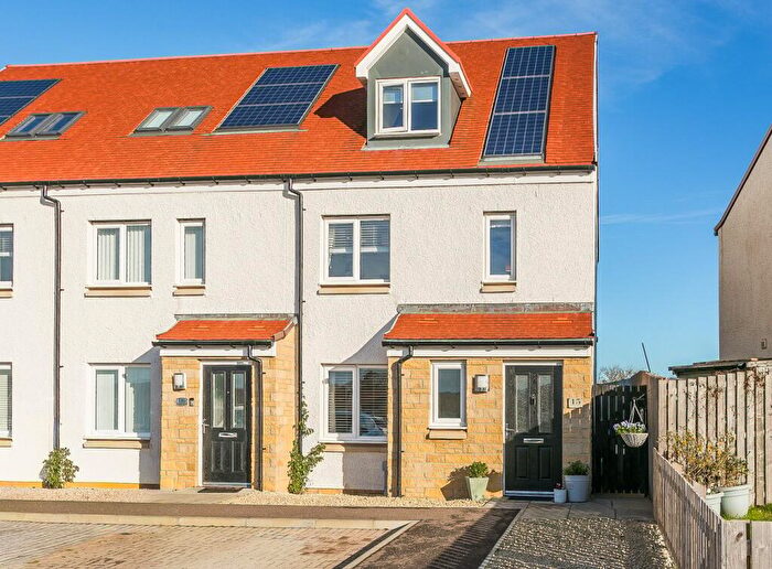 4 Bedroom Town House For Sale In Colcoon Park, Gorebridge, EH23