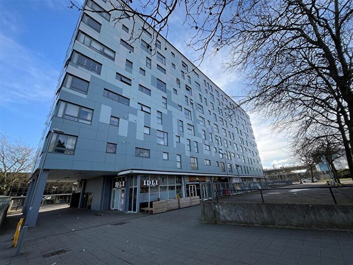 2 Bedroom Flat To Rent In Stephenson House, Wetherburn Court, Bletchley, Milton Keynes, MK2