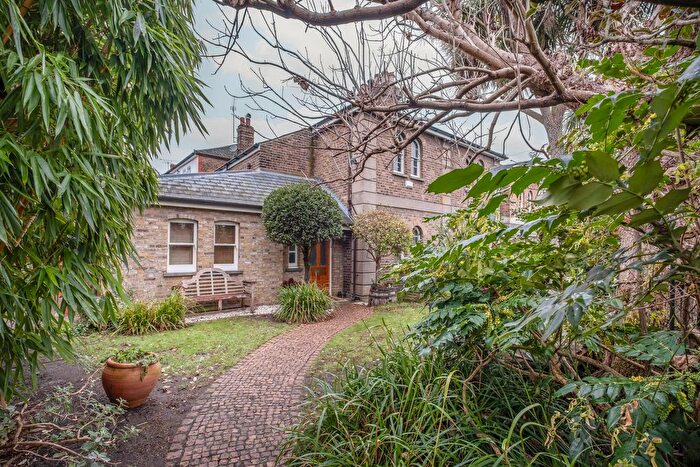 3 Bedroom Semi Detached House For Sale In Model Cottages, London, SW14