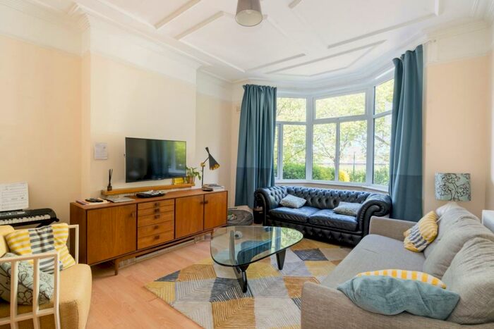 3 Bedroom Semi-Detached House To Rent In Doyle Gardens London, NW10