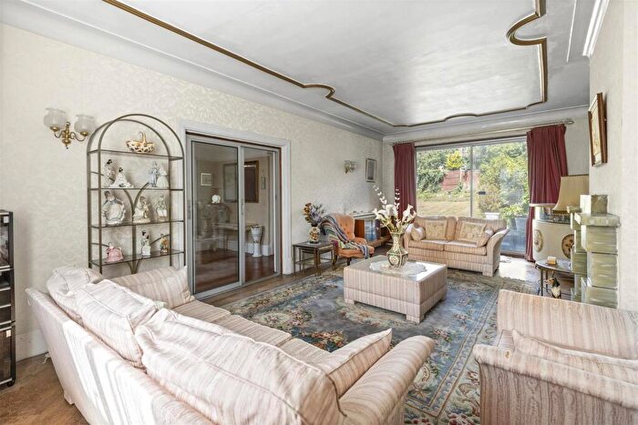 4 Bedroom Detached House For Sale In Donnington Road, Willesden, NW10