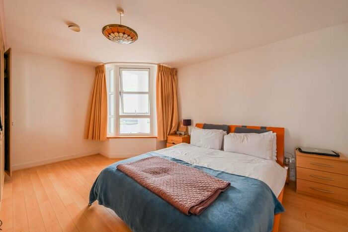 2 Bedroom Flat To Rent In Pierhead Locke, Isle Of Dogs, London, E14