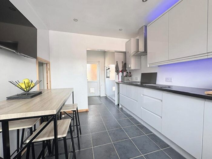 3 Bedroom Terraced House For Sale In Allenby Road, Poole, BH17 - Photo 4