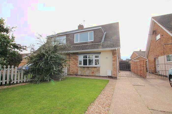 3 Bedroom Semi-Detached Bungalow For Sale In Woodlands Avenue, Immingham, DN40