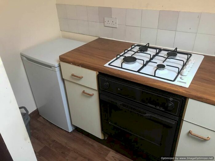 1 Bedroom Flat To Rent In Cambridge Road, Huddersfield, West Yorkshire, HD1