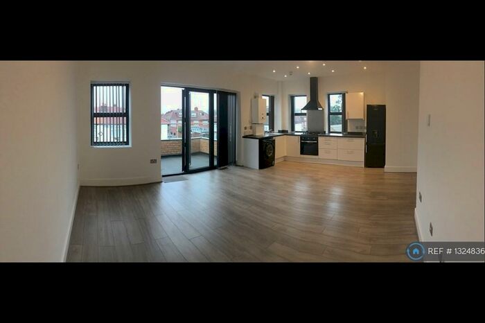 2 Bedroom Flat To Rent In Horn Lane, Woodford Green, IG8