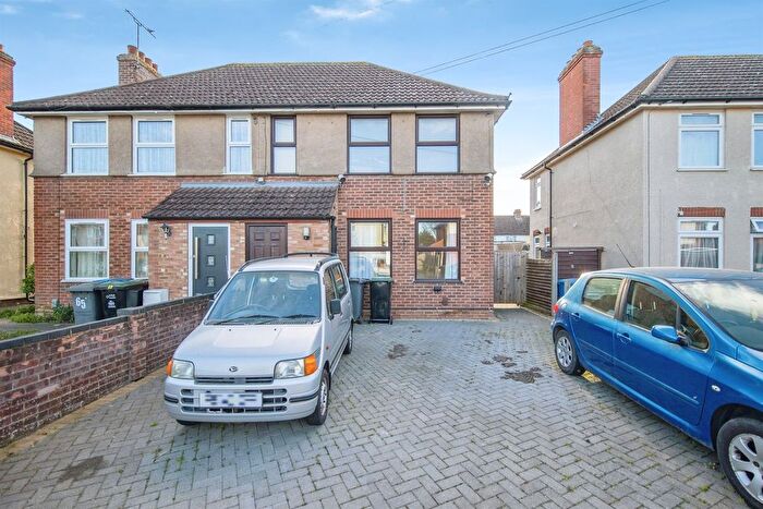 3 Bedroom Semi Detached House For Sale In Goldsmith Road, Ipswich, IP1