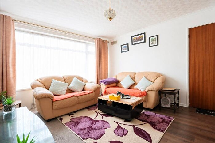 3 Bedroom Terraced House To Rent In Aldwick Close, Farnborough, Hampshire, GU14