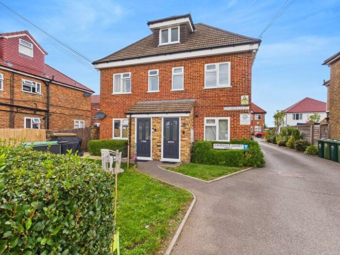 1 Bedroom Flat For Sale In Feltham Road, Ashford, Surrey, TW15