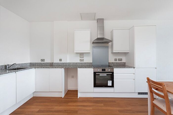 2 Bedroom Flat To Rent In Ilford Hill, Ilford, IG1