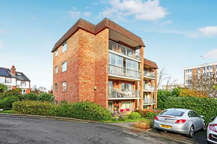 2 Bedroom Flat To Rent In West Mount, The Mount, Guildford, GU2