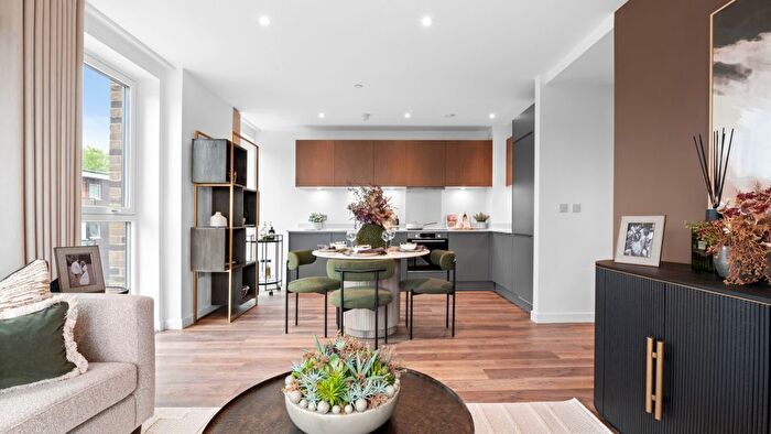 2 Bedroom Flat For Sale In Plumstead Road, London, SE18