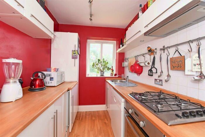 2 Bedroom Flat To Rent In Rosemary Gardens, Mortlake, SW14