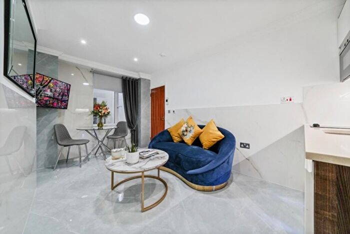 Studio To Rent In Gloucester Place, Marylebine, London, W1U