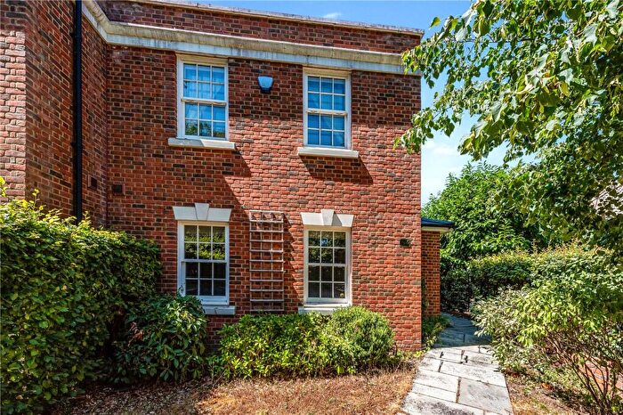 3 Bedroom End Of Terrace House For Sale In Elizabeth Place, Winchester, Hampshire, SO22