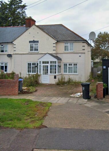 5 Bedroom Semi-Detached House To Rent In Central Avenue, Enfield EN1