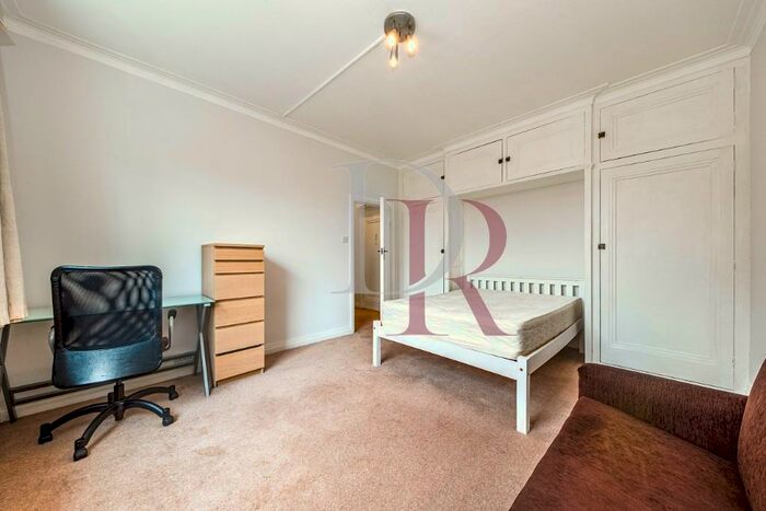 Studio To Rent In Belsize Grove, London, NW3