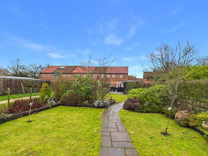 3 Bedroom End Of Terrace House For Sale In Barn Hill Farm, Howden, DN14