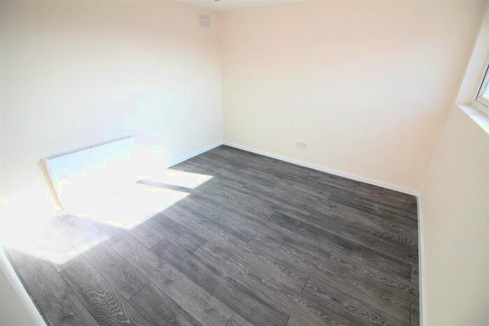 Studio To Rent In Vicarage Farm Road, Heston, Hounslow, TW5