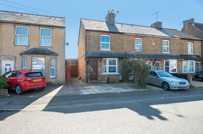 2 Bedroom End Of Terrace House For Sale In Willoughby Road, Slough, Berkshire, SL3