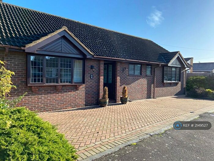 3 Bedroom Bungalow To Rent In Acer Avenue, Rainham, RM13