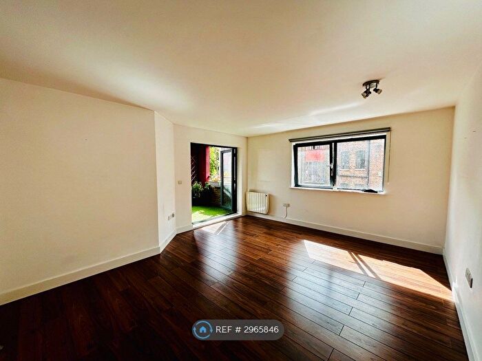1 Bedroom Flat To Rent In Reservoir Studios, London, E1W