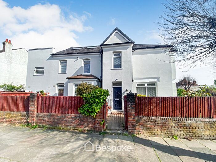 2 Bedroom Flat To Rent In Stonard Road, Palmers Green, N13