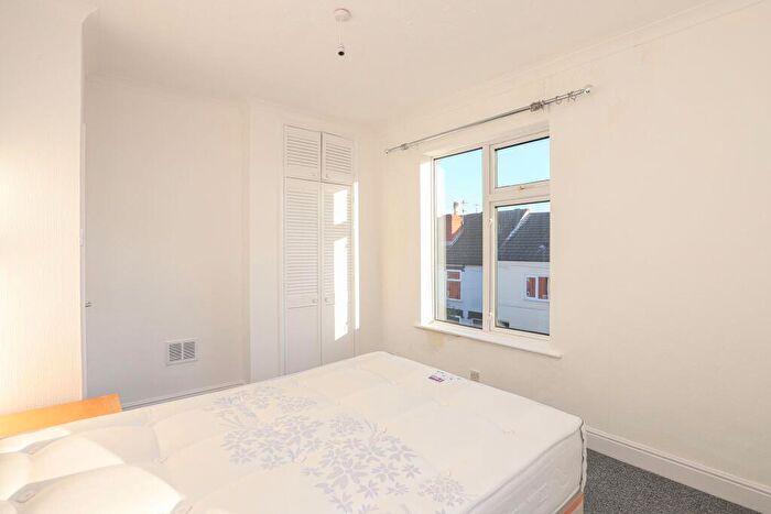 1 Bedroom Flat To Rent In South Street North, New Whittington, S43