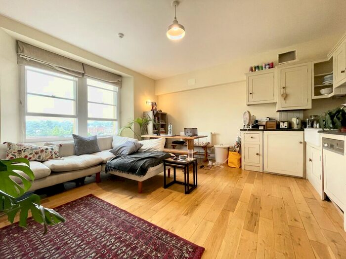 2 Bedroom Apartment To Rent In Percival Court, Percival Road, BS8