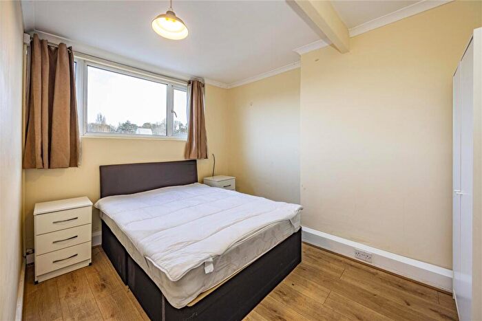 2 Bedroom Flat To Rent In Mansfield Road, Sherwood, Nottingham, NG5