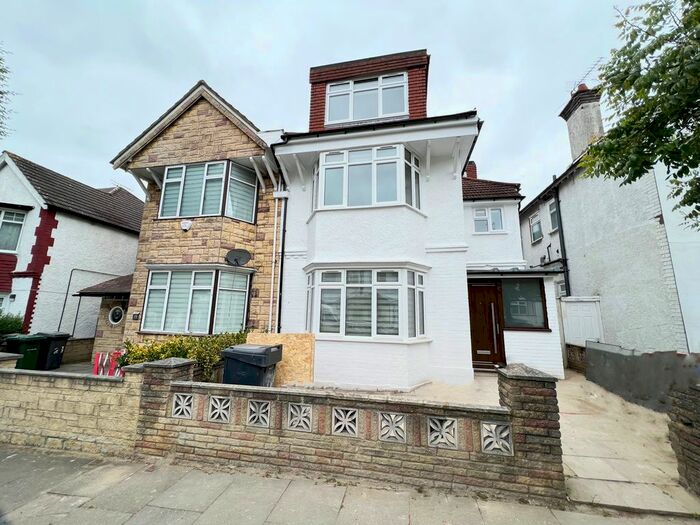 1 Bedroom Flat To Rent In St. Johns Road, London, NW11