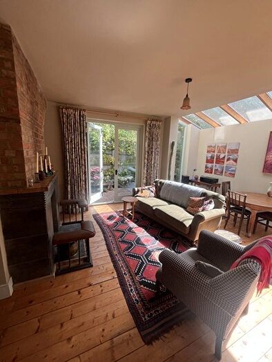 3 Bedroom Semi Detached House To Rent In Linden Grove, London, London, SE15