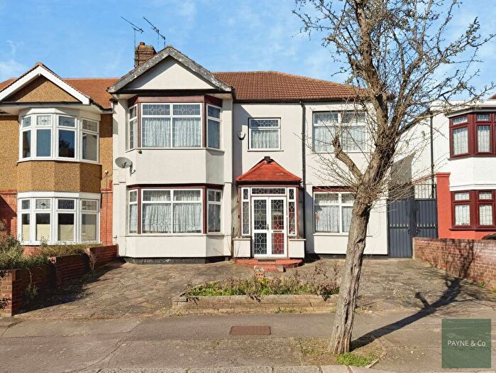6 Bedroom End Of Terrace House For Sale In Castle Drive, Redbridge, Ilford, IG4