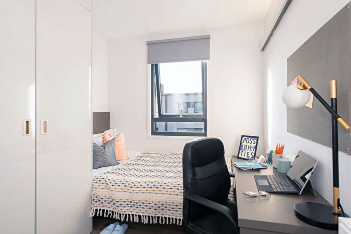 Studio To Rent In Holloway Road, London, N7