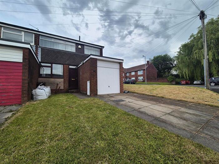 3 Bedroom End Of Terrace House To Rent In Sycamore Close, Dukinfield, SK16