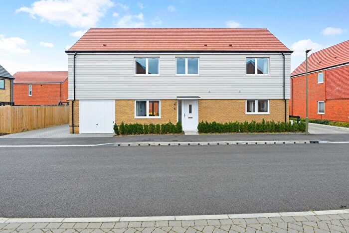 5 Bedroom Detached House For Sale In Exbury Crescent, Cranleigh, GU6