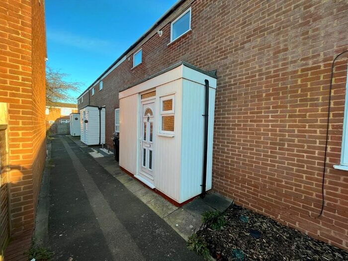 3 Bedroom Terraced House To Rent In Ashorne Close, Redditch, B98