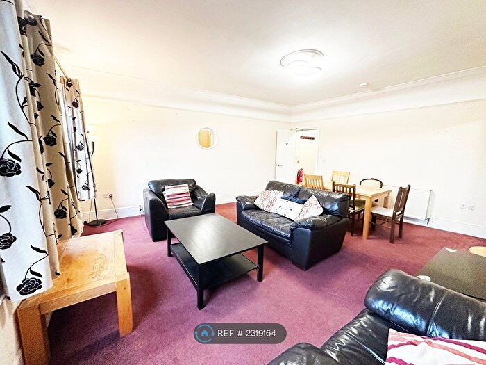 4 Bedroom Flat To Rent In Peckham Rye, London, SE15