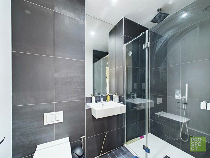 2 Bedroom Apartment To Rent In Verto, Kings Road, Reading, Berkshire, RG1
