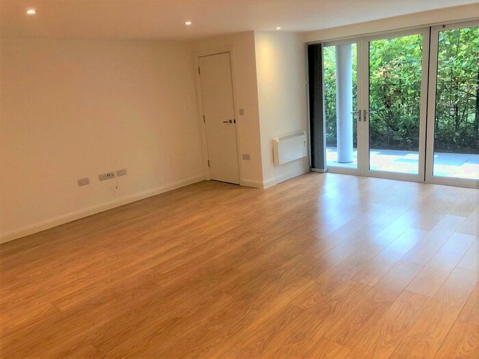 2 Bedroom Flat To Rent In St. Andrews Road North, Lytham St. Annes, FY8