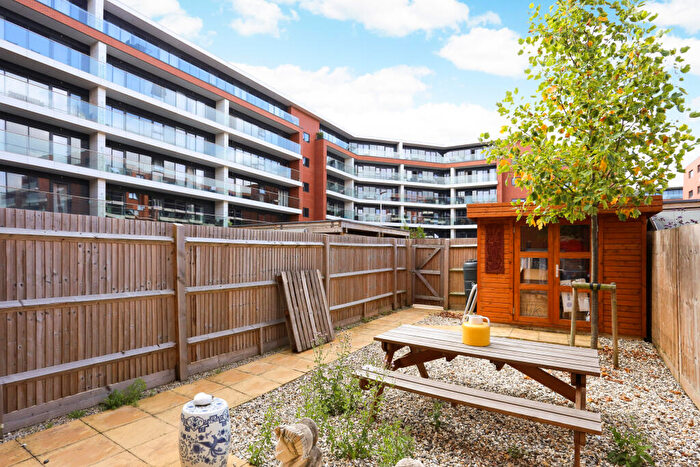 4 Bedroom Terraced House For Sale In Racecourse Road, Newbury, RG14