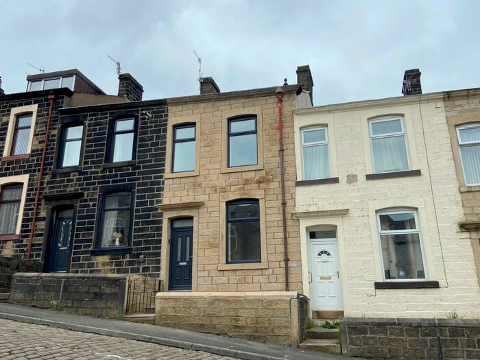 3 Bedroom House To Rent In Hall Street, Colne, BB8