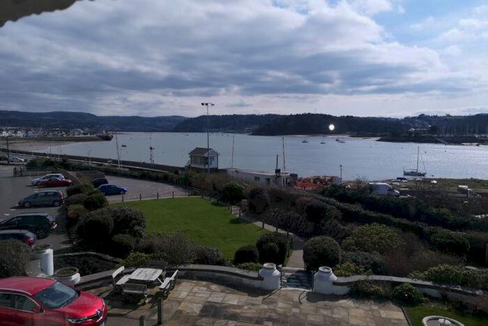 2 Bedroom Flat To Rent In Station Road, Deganwy, LL31