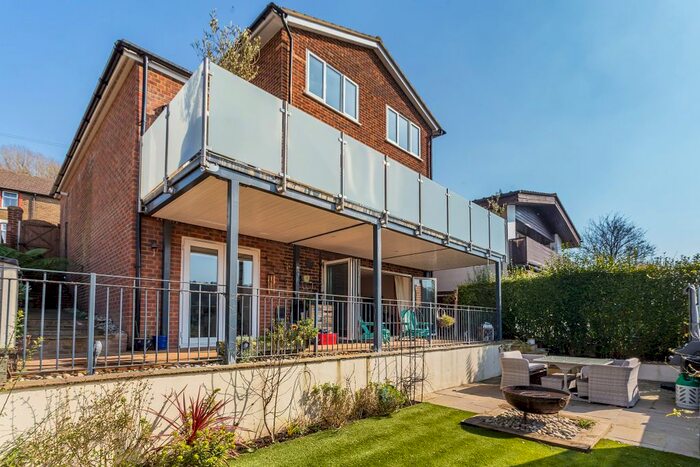 3 Bedroom Detached House To Rent In Ref: My - Commonwealth Road, Caterham, CR3